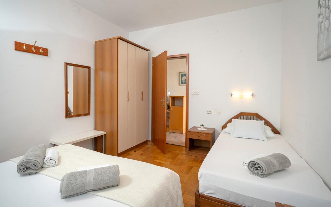 Apartment Nela Kalina Jelsa (Hvar)