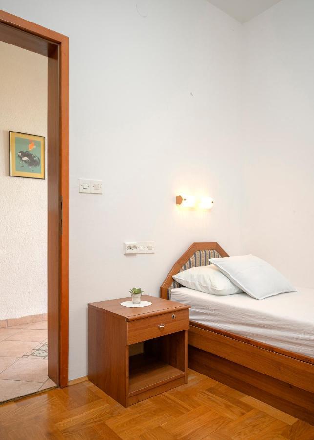Apartment Nela Kalina Jelsa (Hvar)