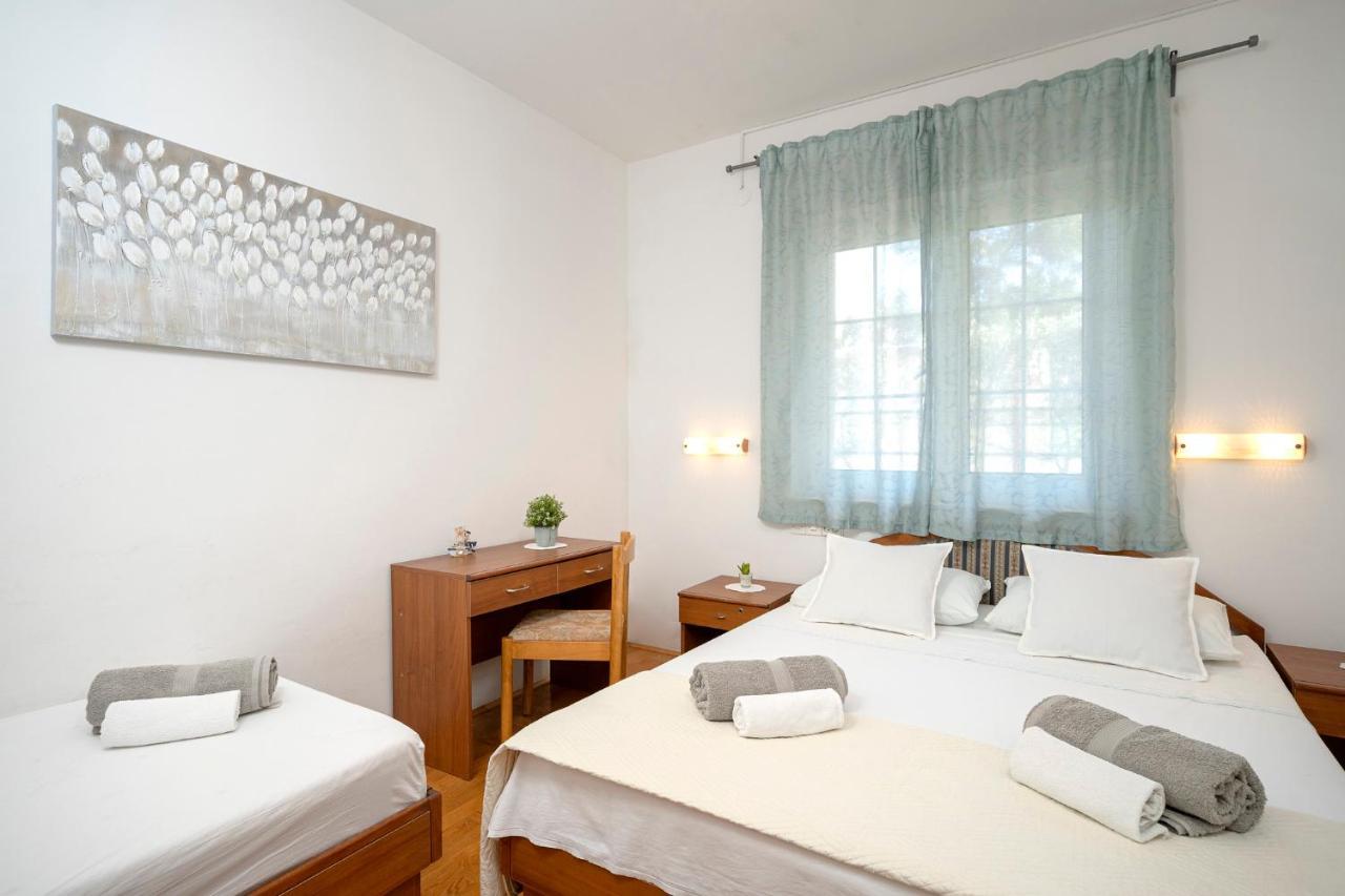 Nela Kalina Jelsa (Hvar)